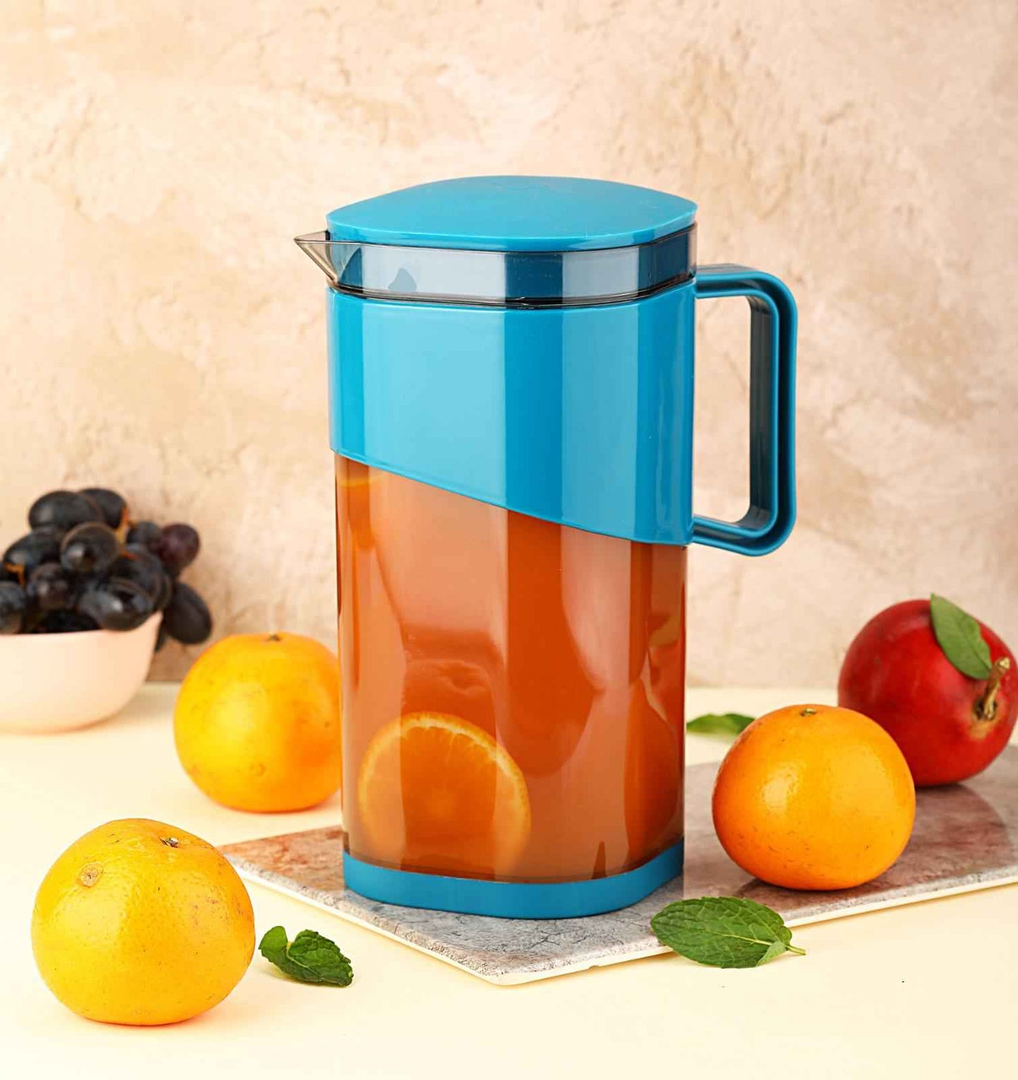 Plastic Ravish Jug with Lid for Serving Ice Tea, Juice, Cocktails
